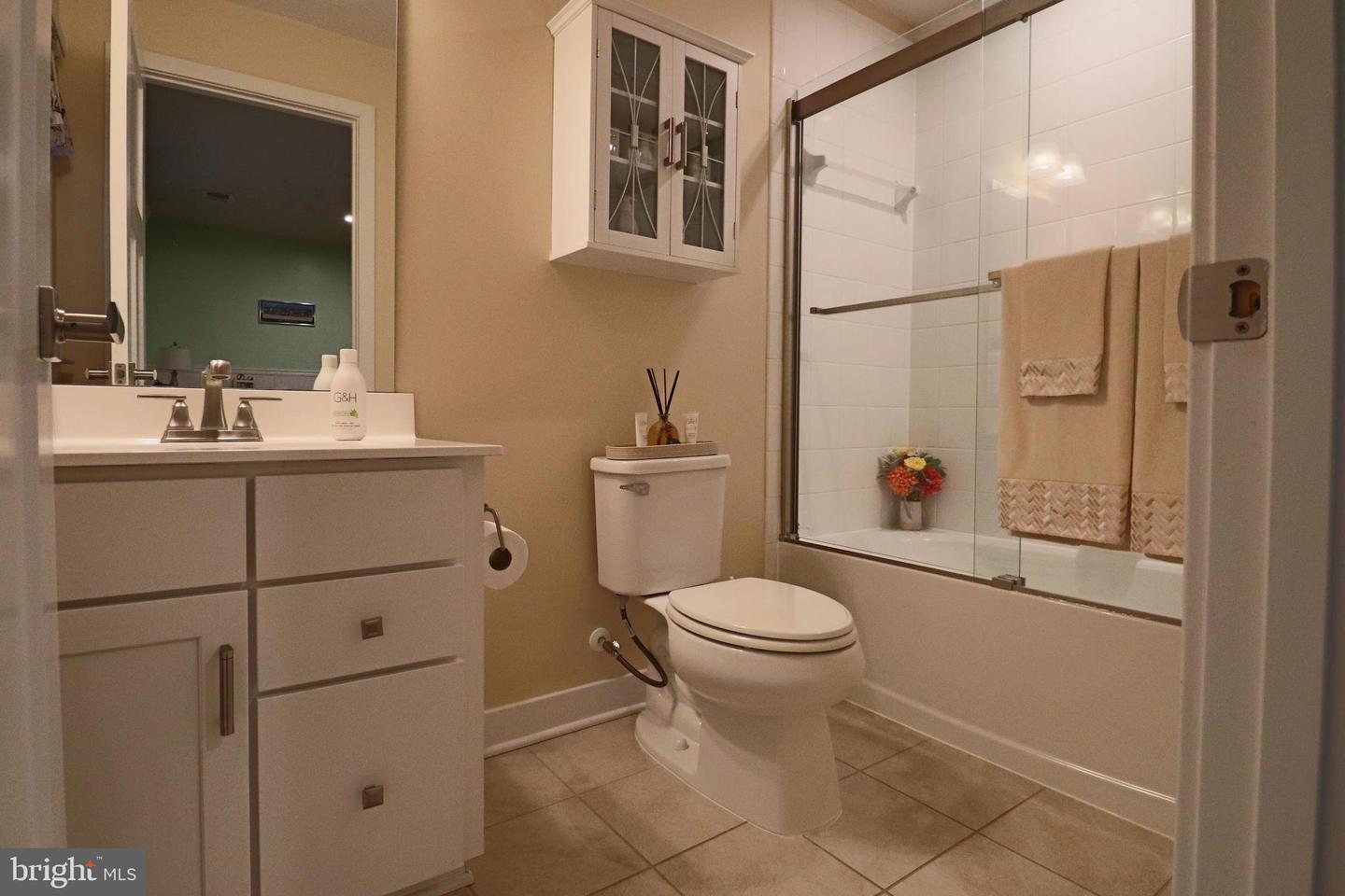 2412 Avondale Overlook Dr Property Photo 4
