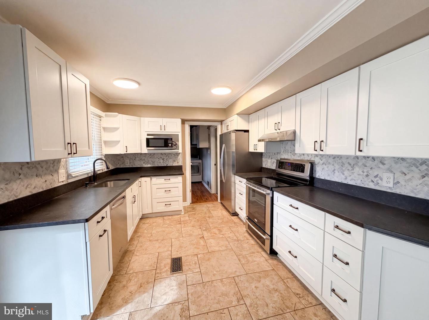 3512 Majestic Ln Property Photo 2