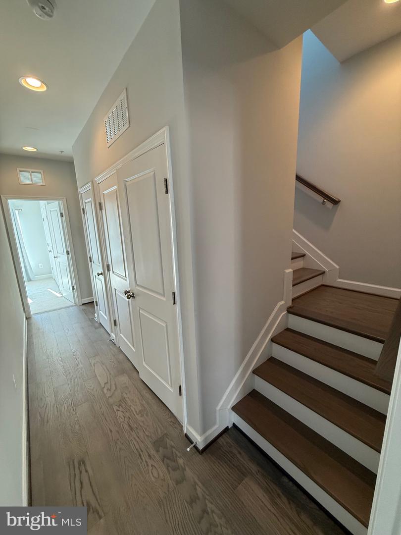 620 Leigh Way Property Photo 8
