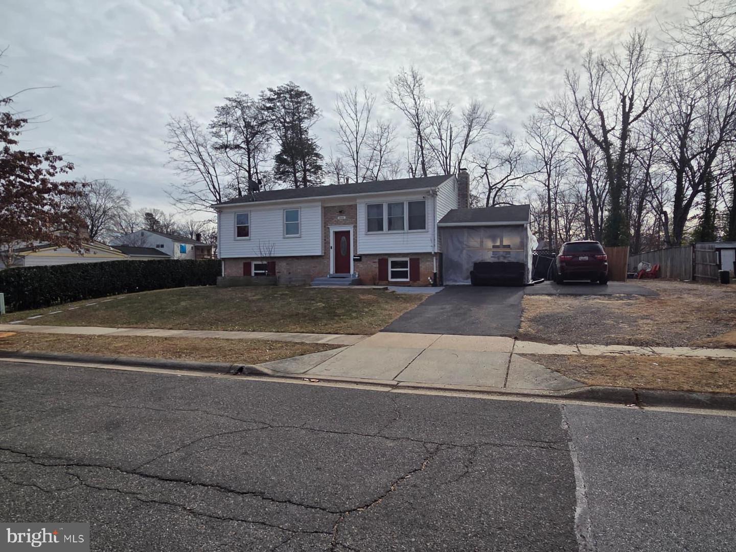 9805 Walnut Ave Property Photo 1