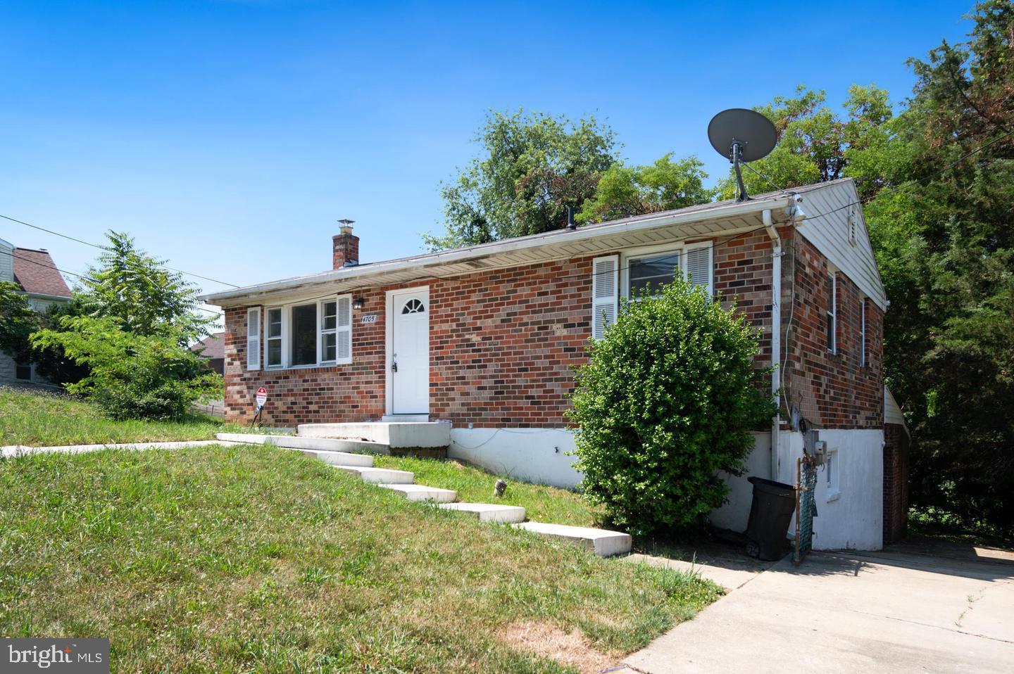 4705 HEATH ST Property Photo 1