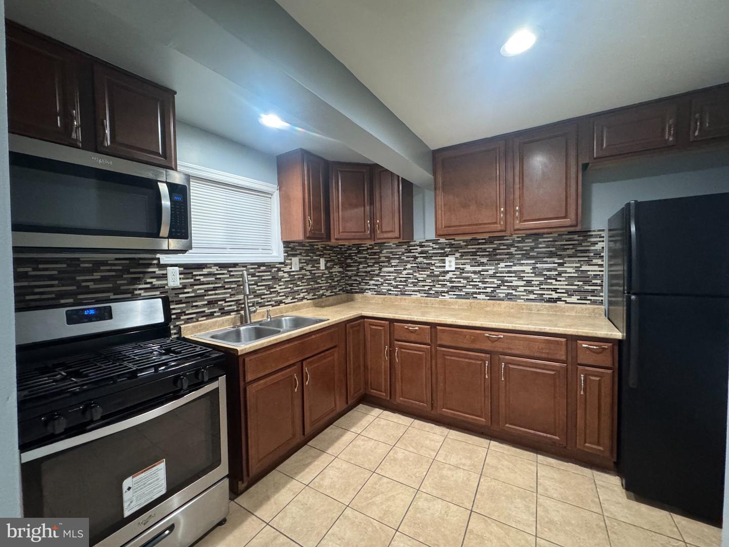 9211 UTICA PL Property Photo 1