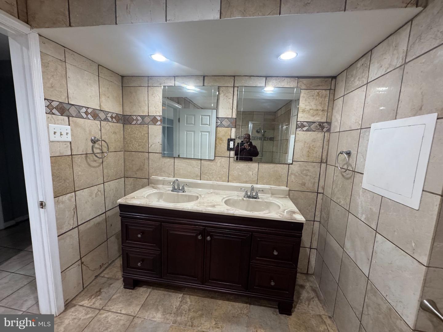 9211 Utica Pl Property Photo 6
