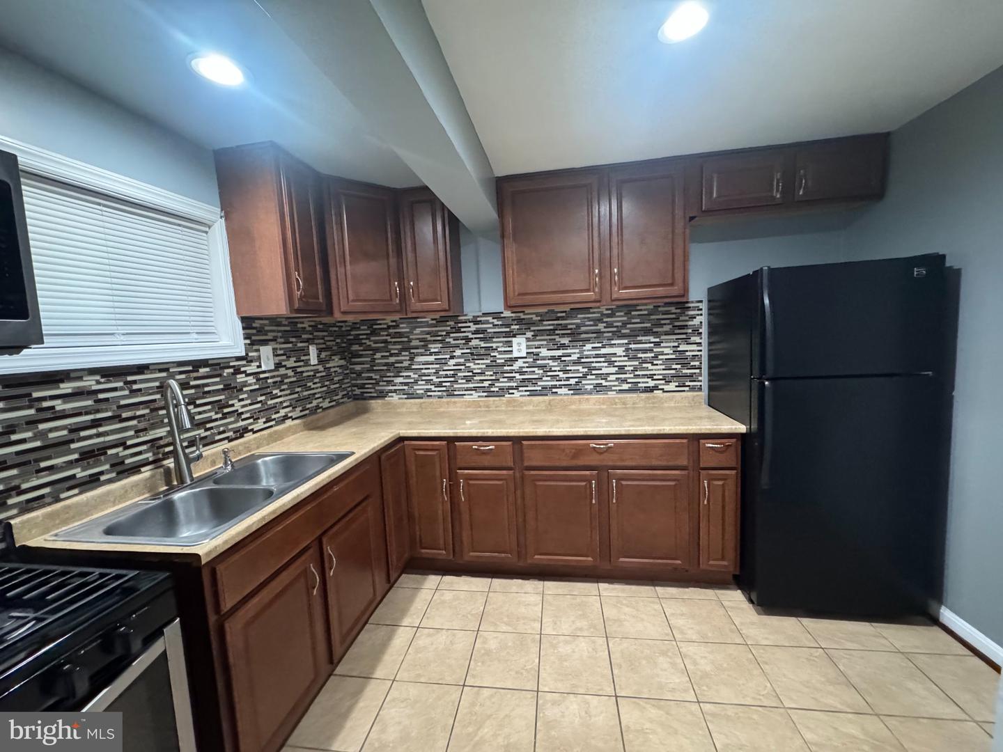 9211 Utica Pl Property Photo 8