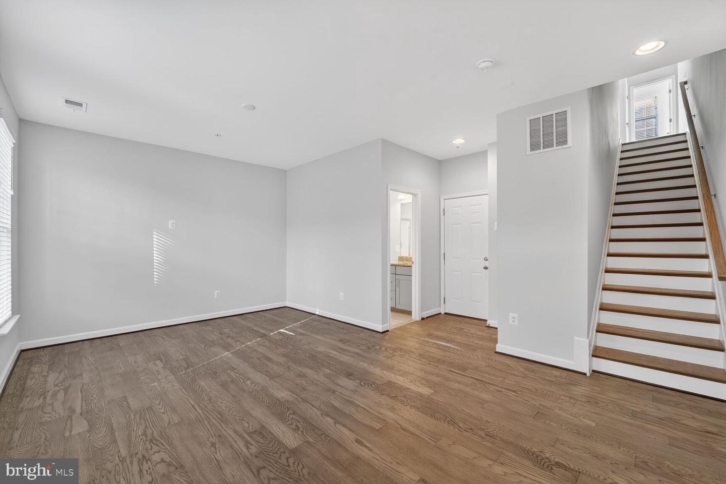 620 Leigh Way Property Photo 4