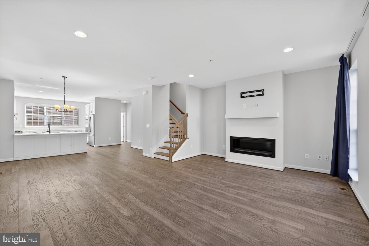 620 Leigh Way Property Photo 6