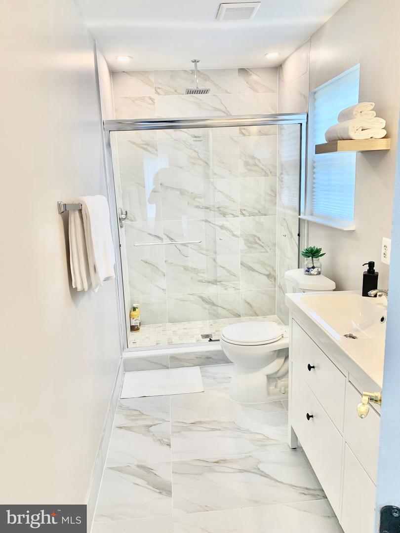 2104 Sayan Property Photo 6