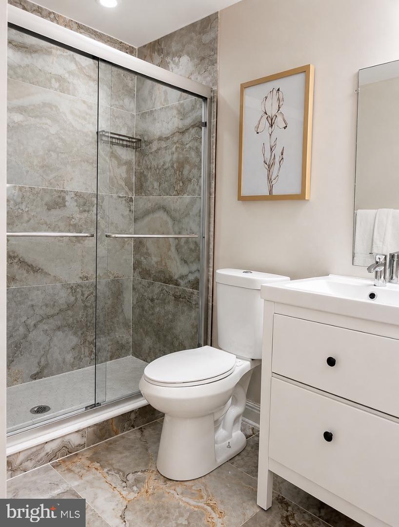 2104 Sayan Property Photo 48