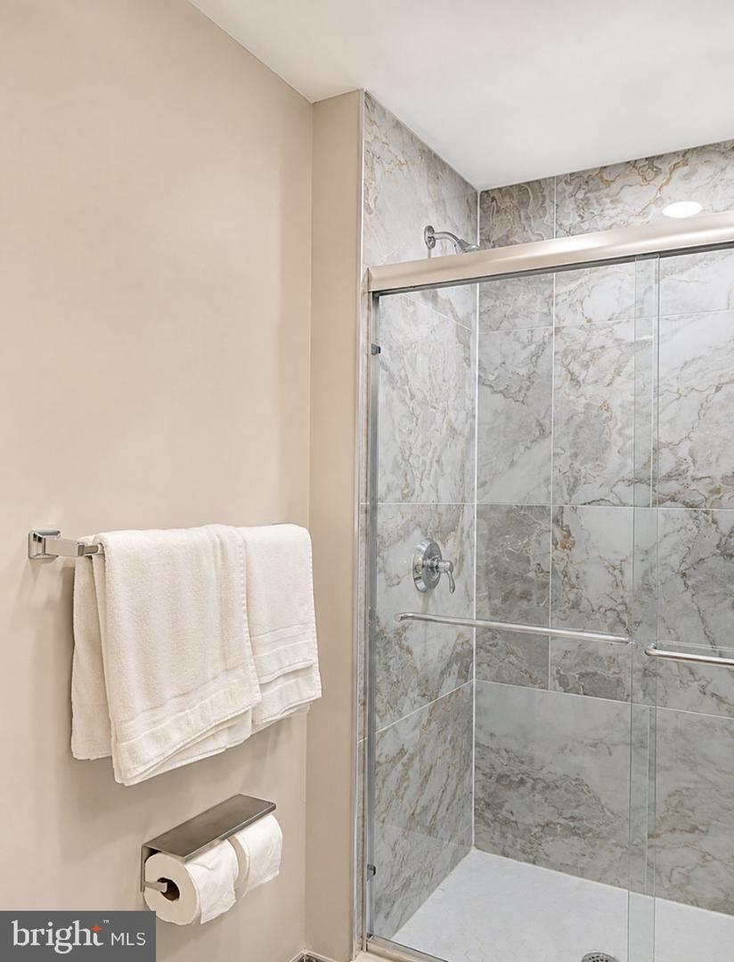 2104 Sayan Property Photo 49