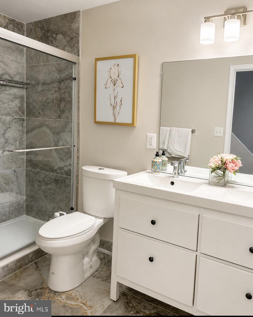 2104 Sayan Property Photo 50