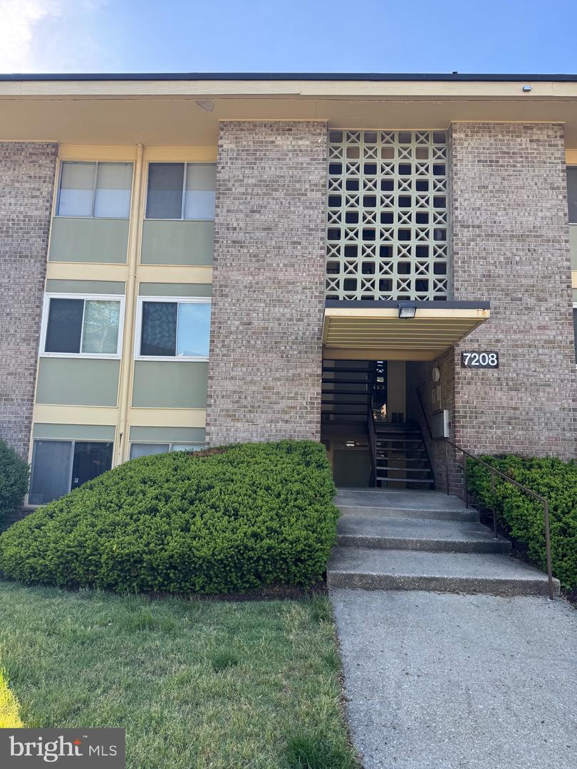 7208 Donnell Pl #b Property Photo 2