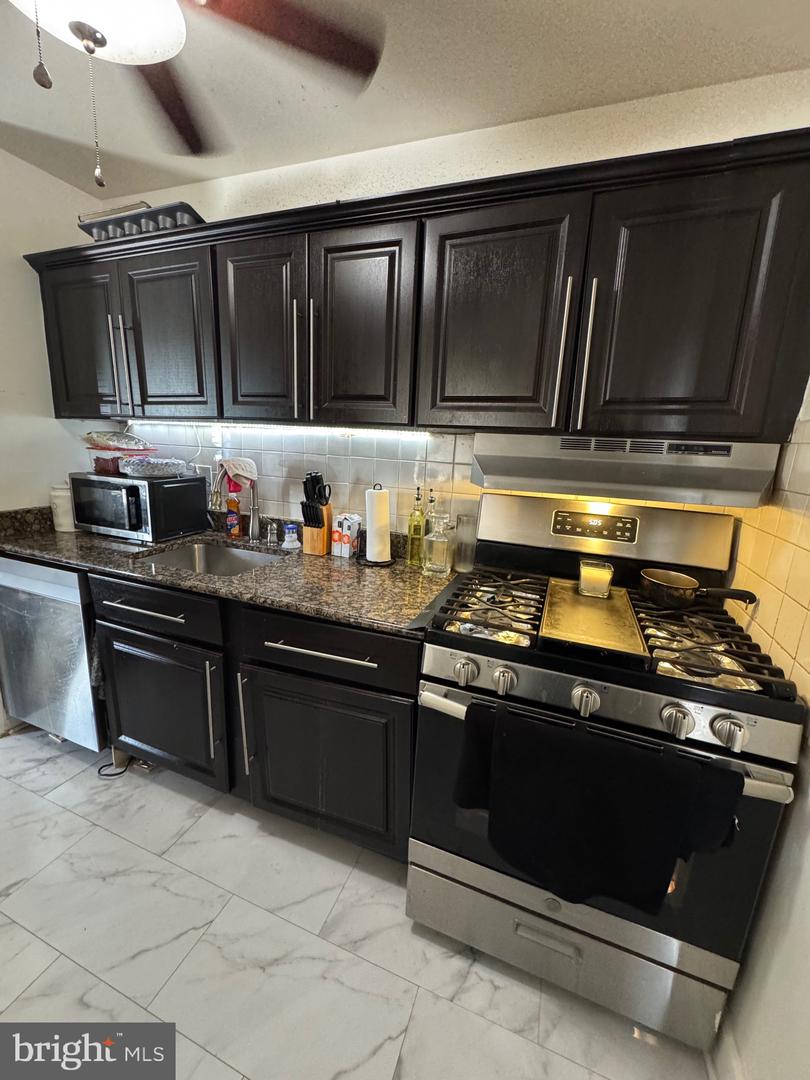 7208 Donnell Pl #b Property Photo 10