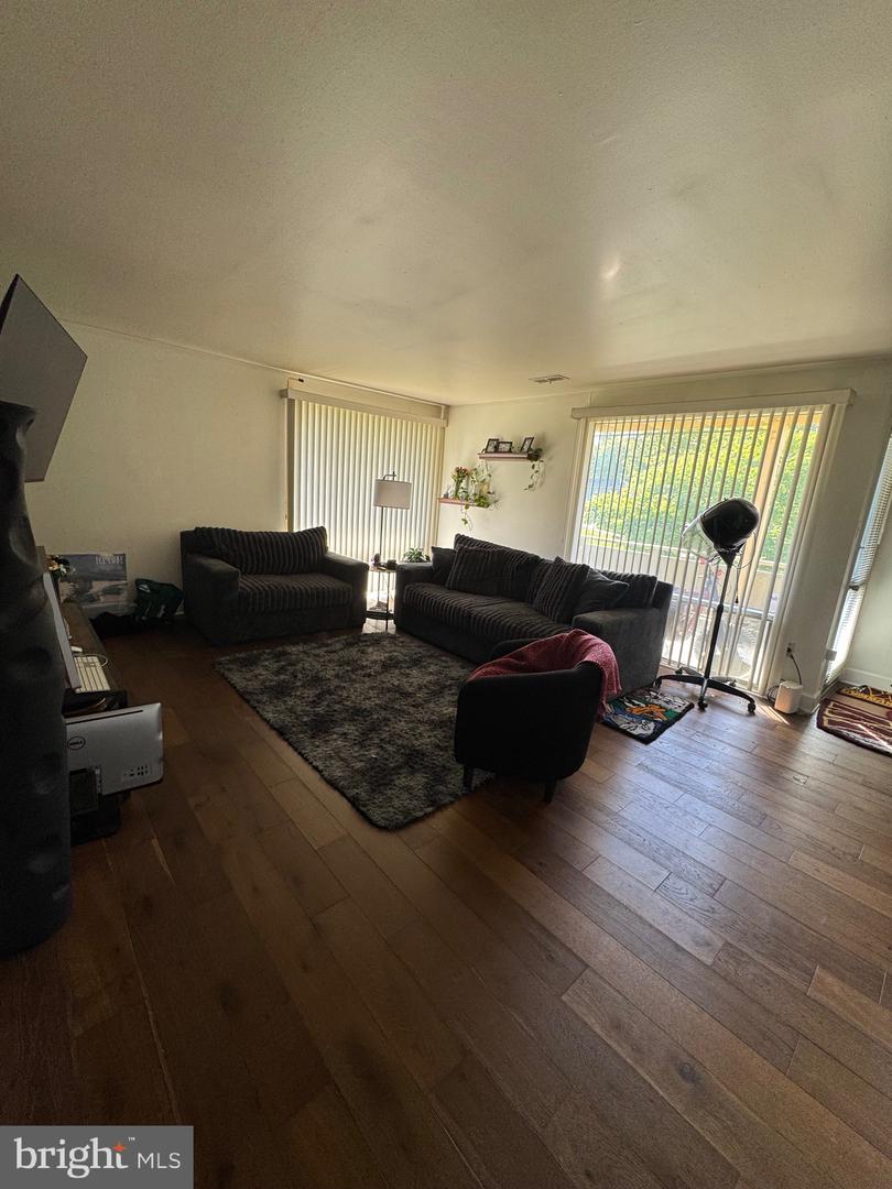 7208 Donnell Pl #b Property Photo 13
