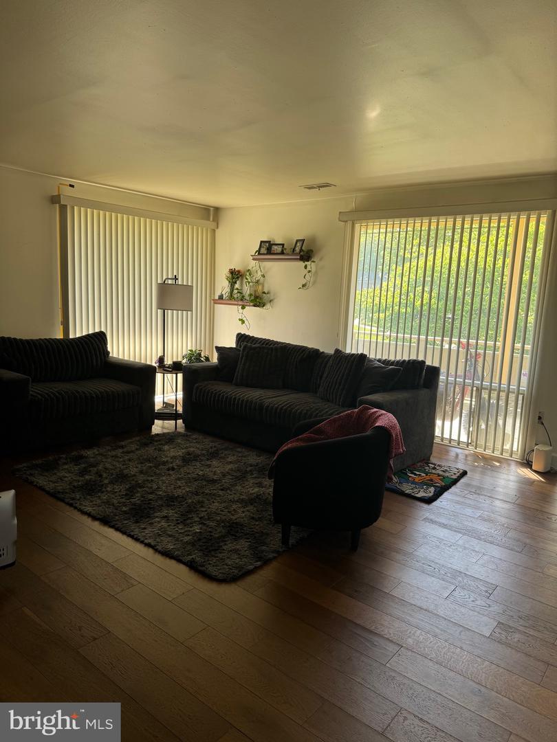7208 Donnell Pl #b Property Photo 14