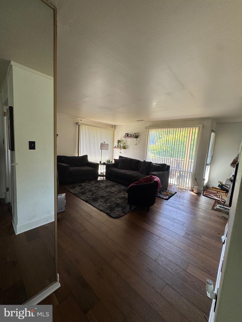 7208 Donnell Pl #b Property Photo 15