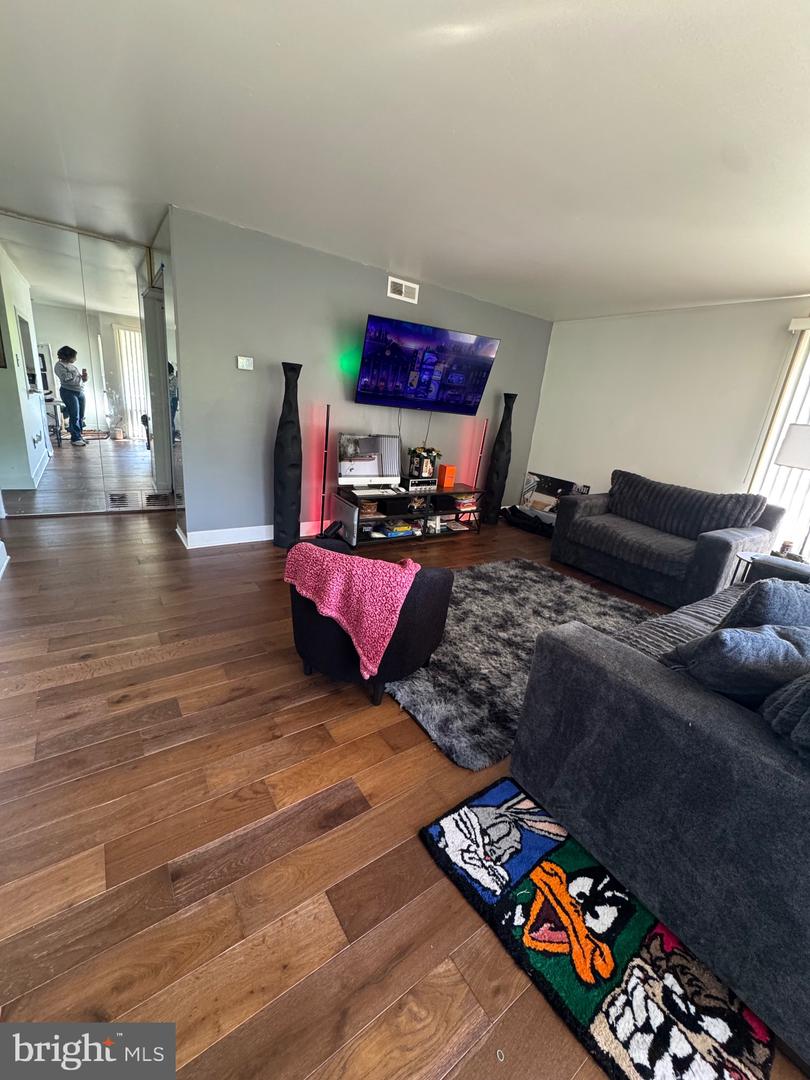 7208 Donnell Pl #b Property Photo 18