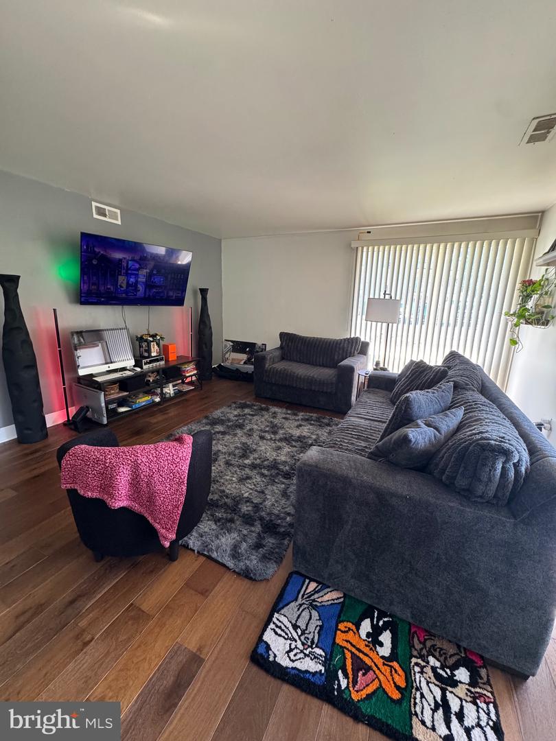 7208 Donnell Pl #b Property Photo 19