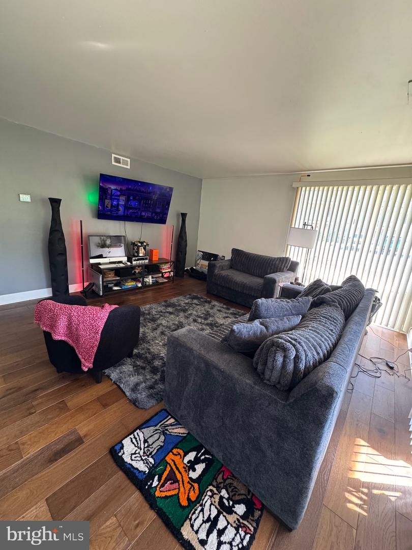 7208 Donnell Pl #b Property Photo 21