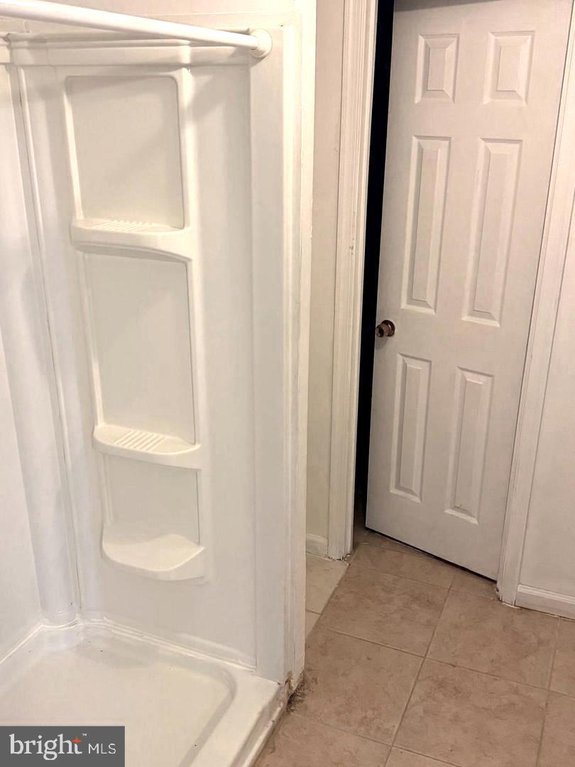 6201 Tilghman Ln Property Photo 2