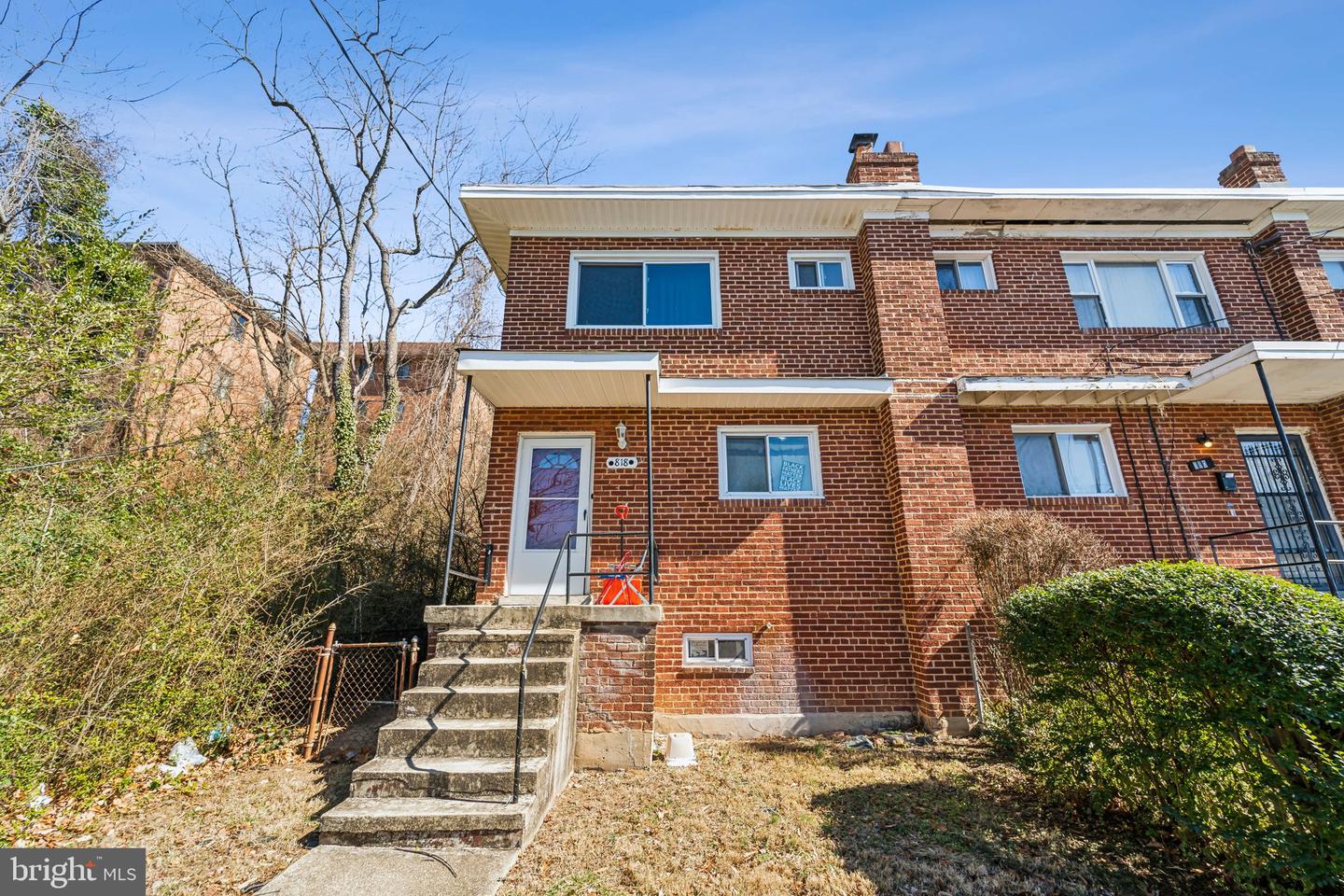 818 Neptune Ave Property Photo 1