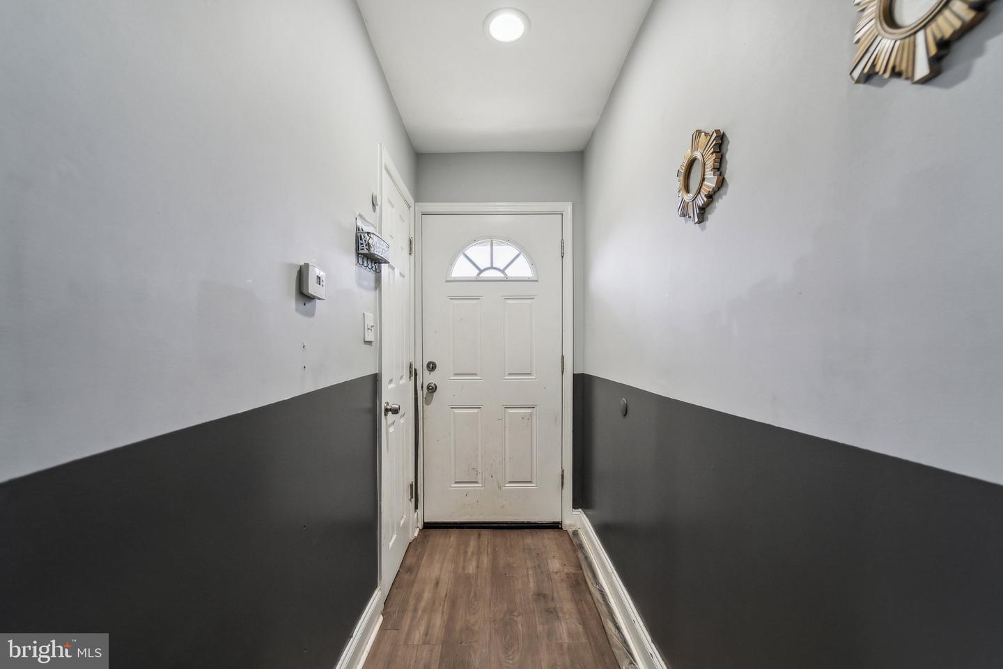 818 Neptune Ave Property Photo 3