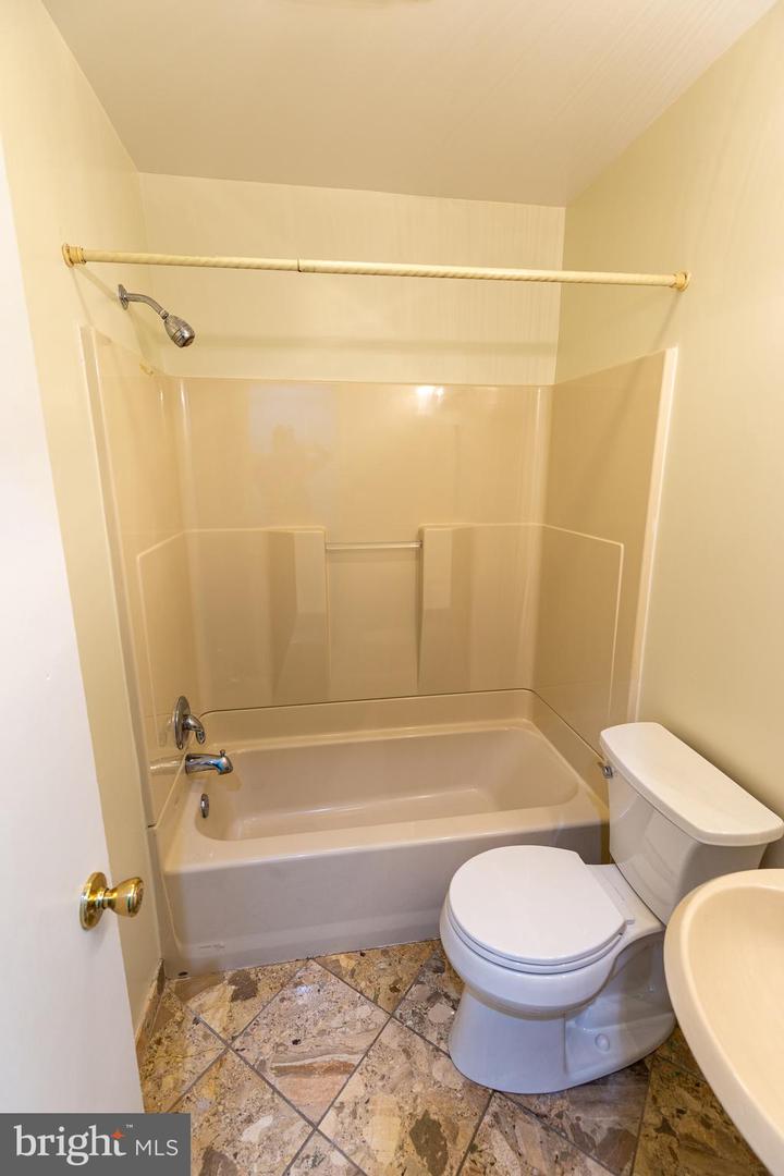 1414 Alberta Dr Property Photo 25