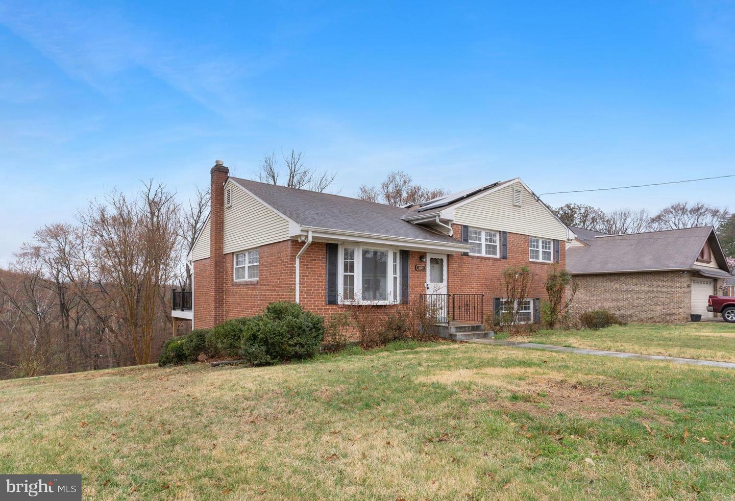 1029 Broadview Rd Property Photo 1
