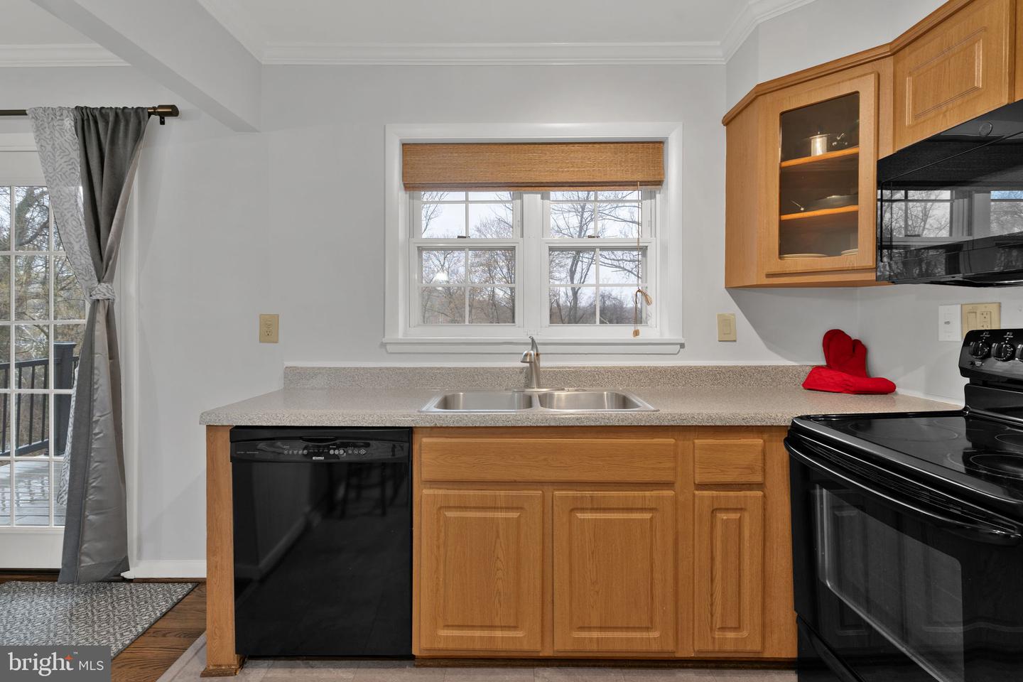 1029 Broadview Rd Property Photo 7