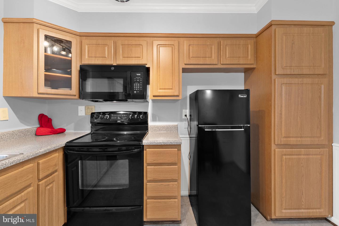 1029 Broadview Rd Property Photo 8