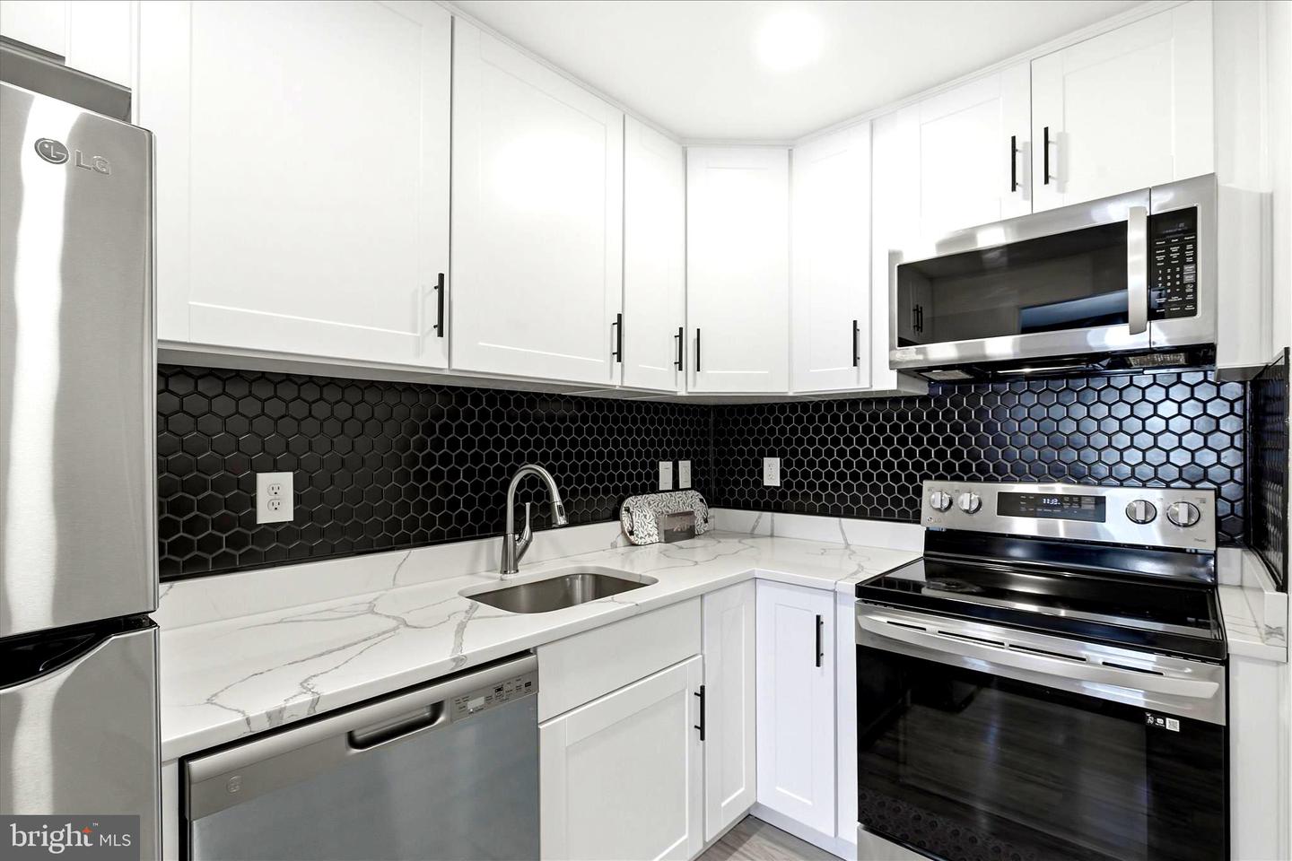 16 Daimler Dr #62 Property Photo 5