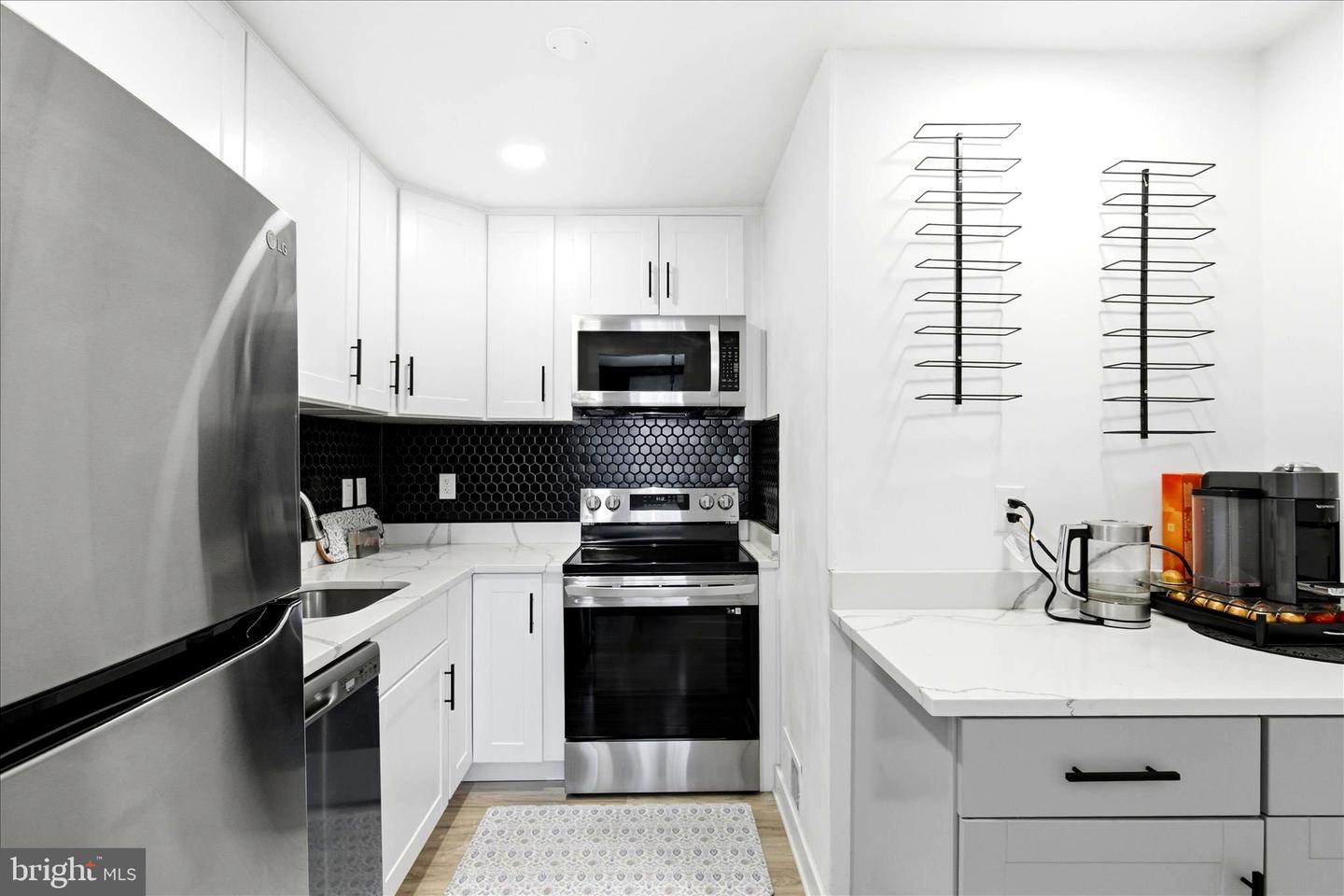 16 Daimler Dr #62 Property Photo 6