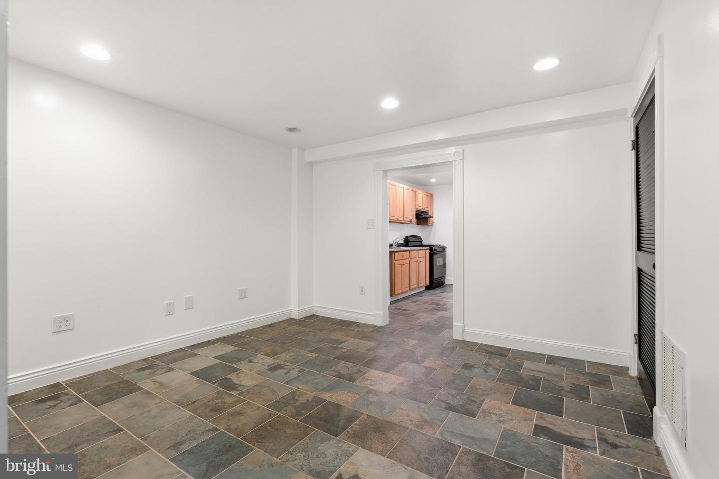4800 Erie St Property Photo 25