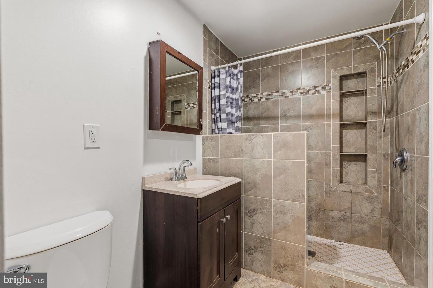 4800 Erie St Property Photo 28