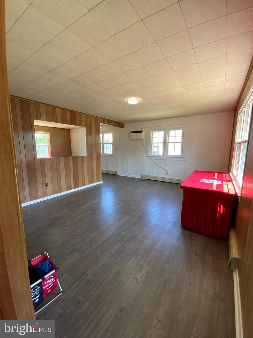 1019 Marton St Property Photo 3