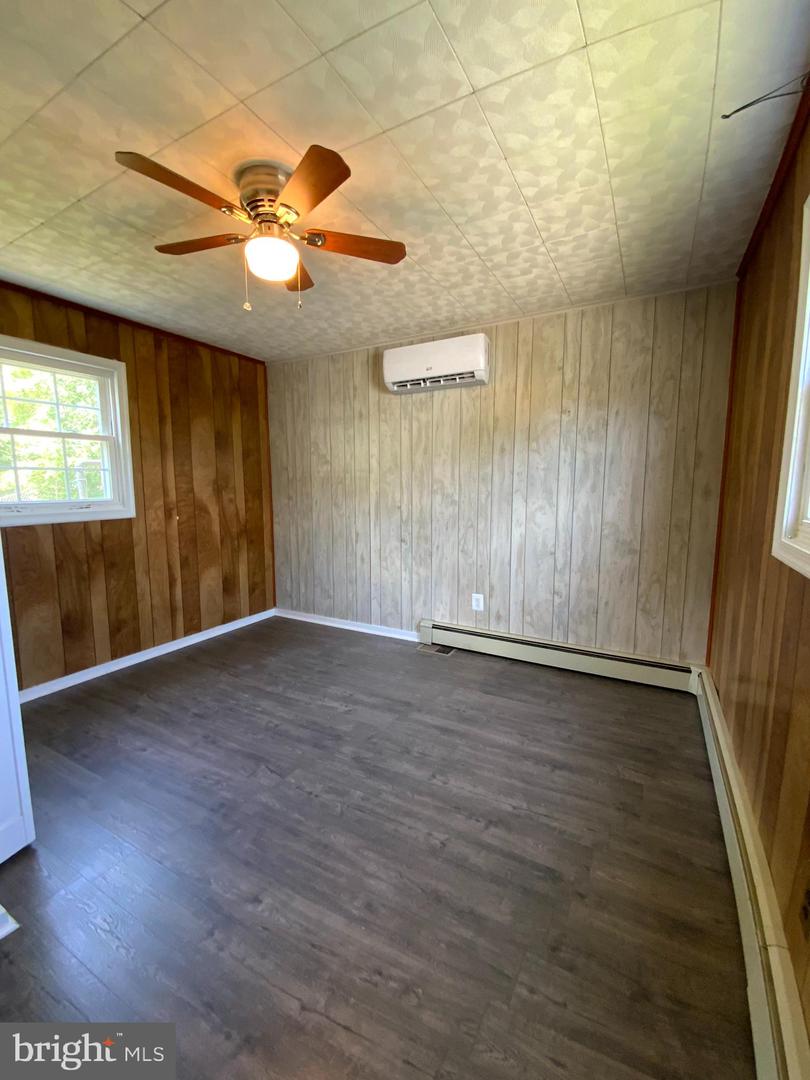 1019 Marton St Property Photo 12