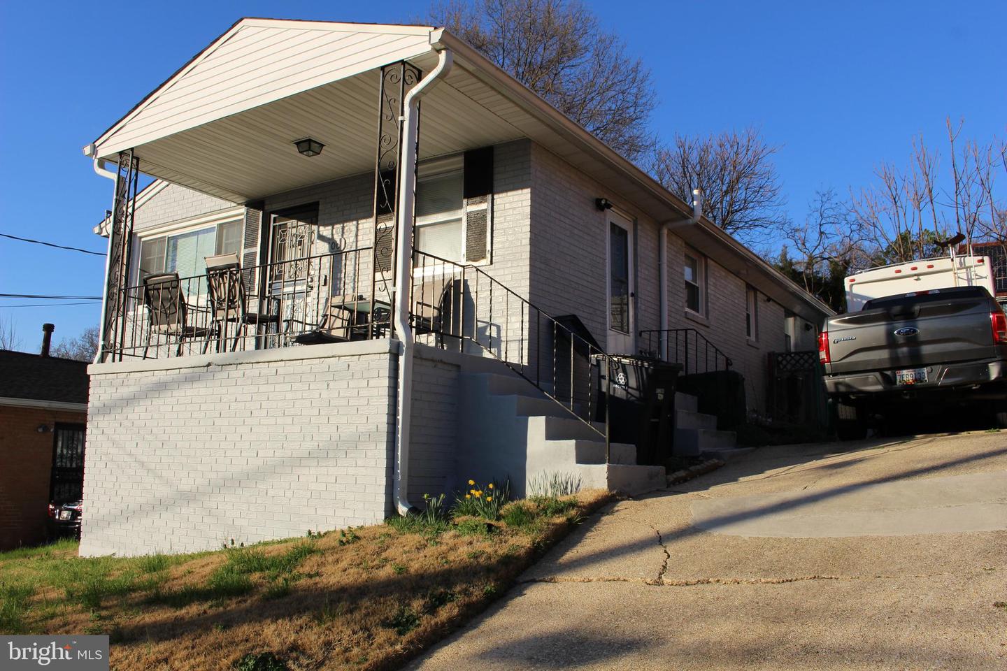 4706 Heath St Property Photo 2