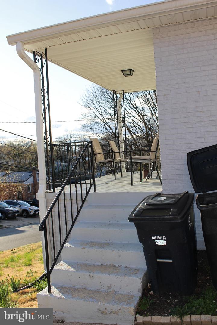 4706 Heath St Property Photo 4