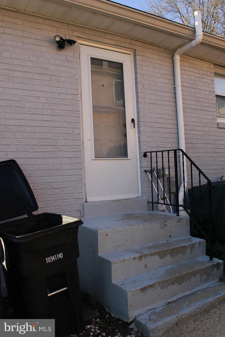 4706 Heath St Property Photo 5