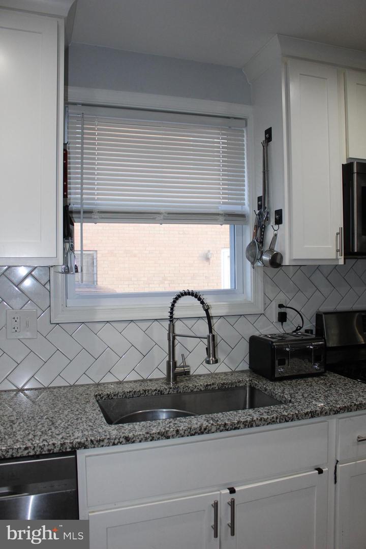 4706 Heath St Property Photo 10