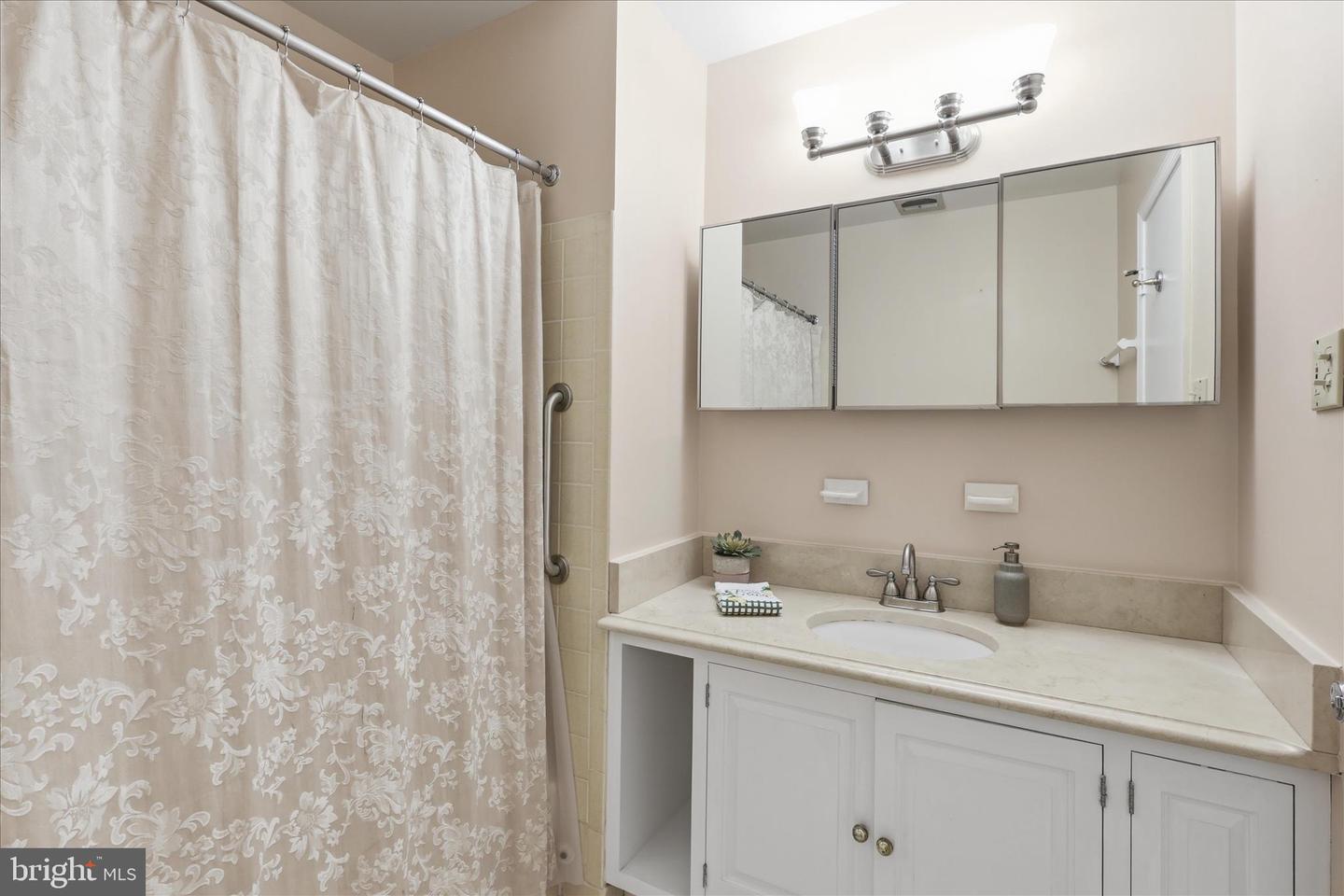 2703 Lackawanna Pl Property Photo 14