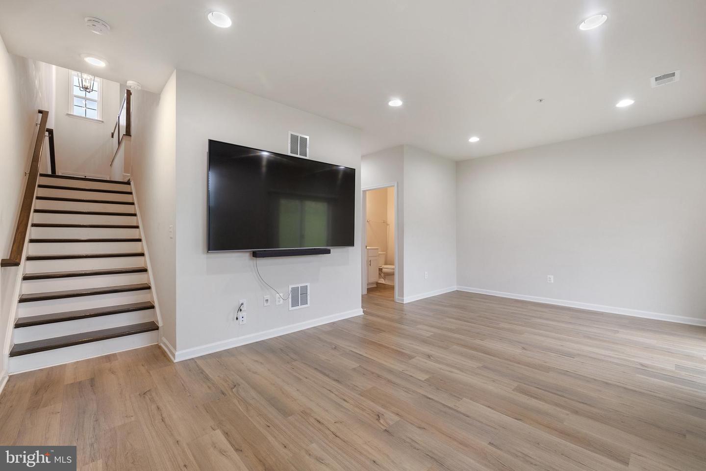 1076 Overlook Way Property Photo 14