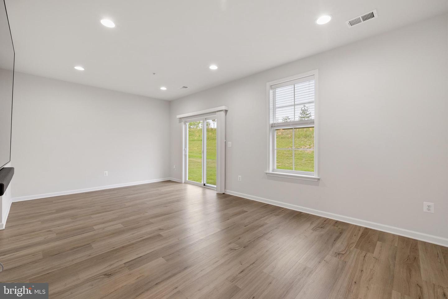 1076 Overlook Way Property Photo 16