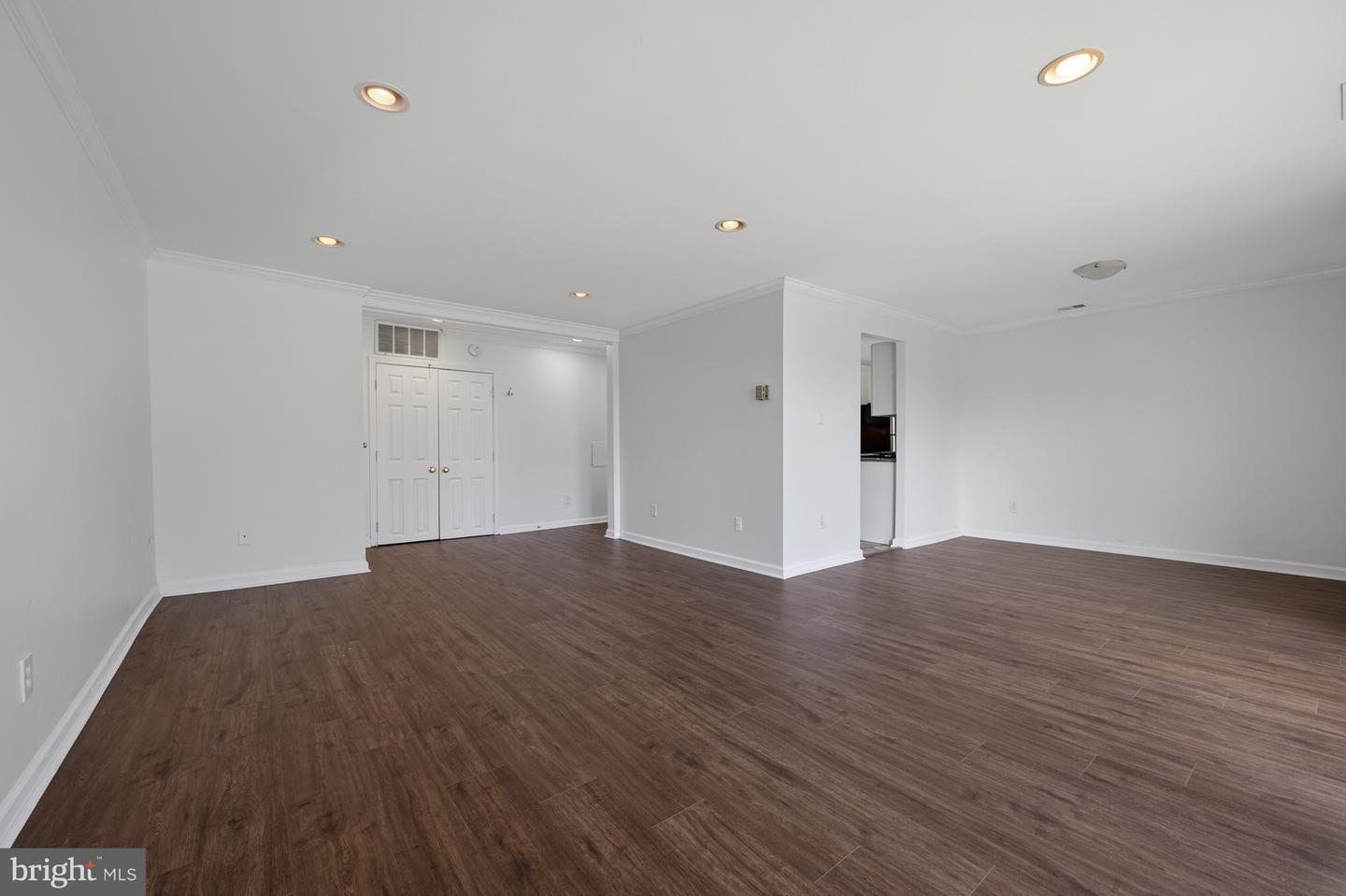 3348 Huntley Square Dr #b Property Photo 6
