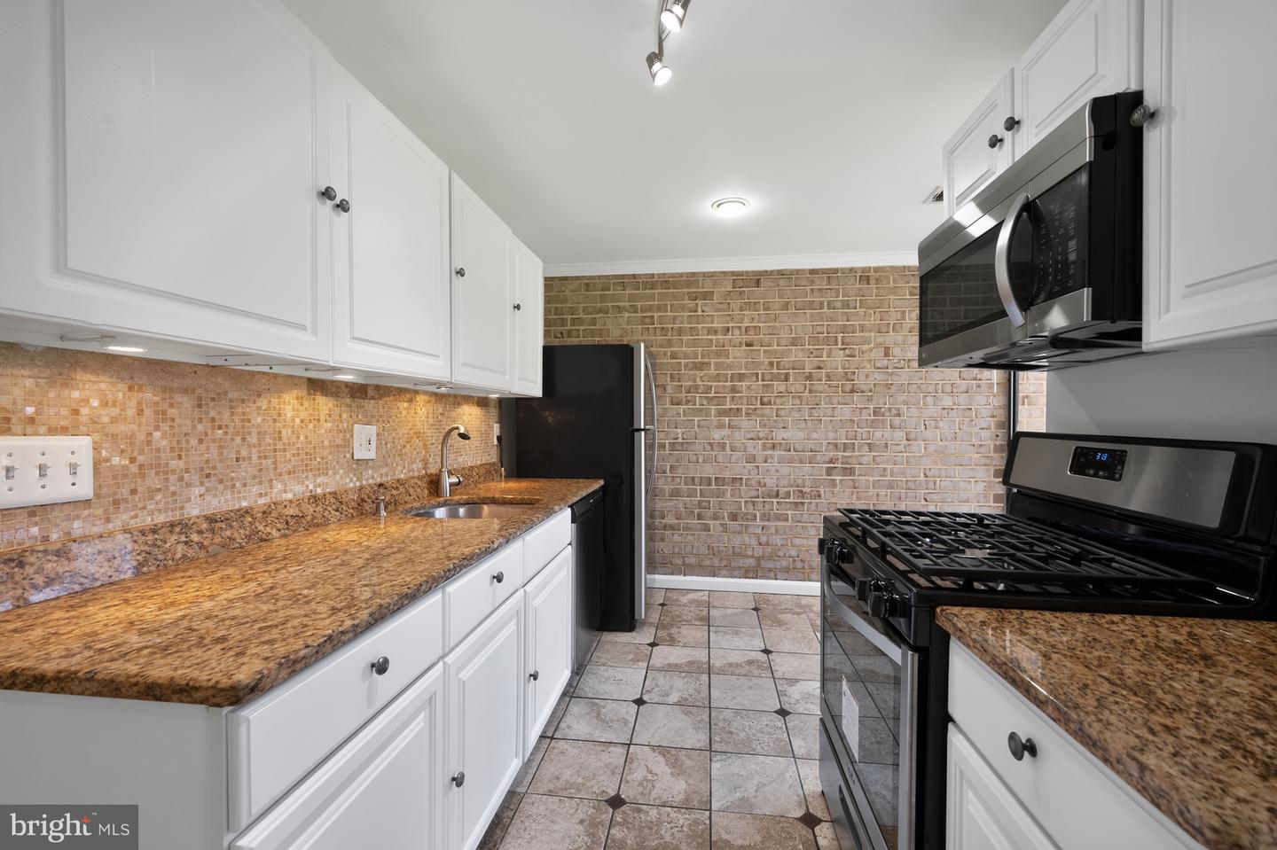 3348 Huntley Square Dr #b Property Photo 12