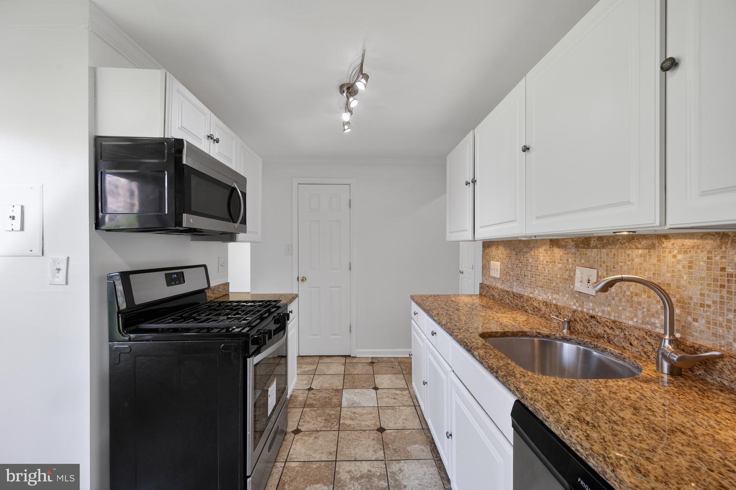3348 Huntley Square Dr #b Property Photo 14