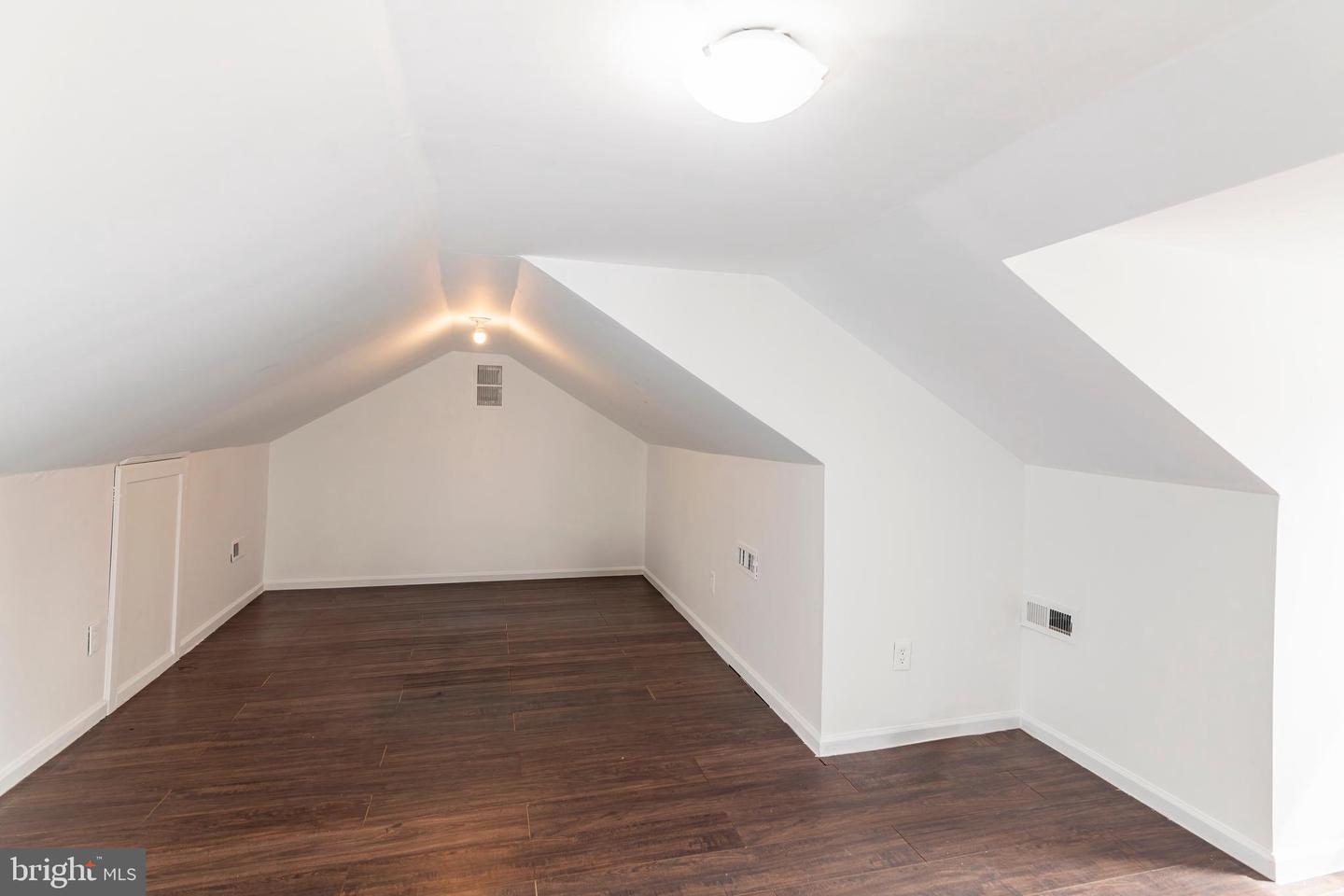 9406 Sheridan St Property Photo 15