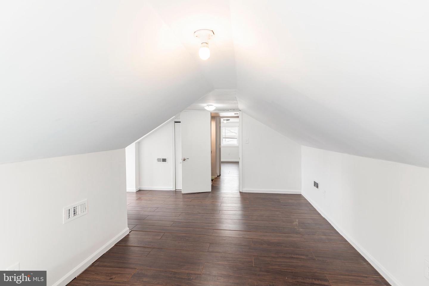 9406 Sheridan St Property Photo 16
