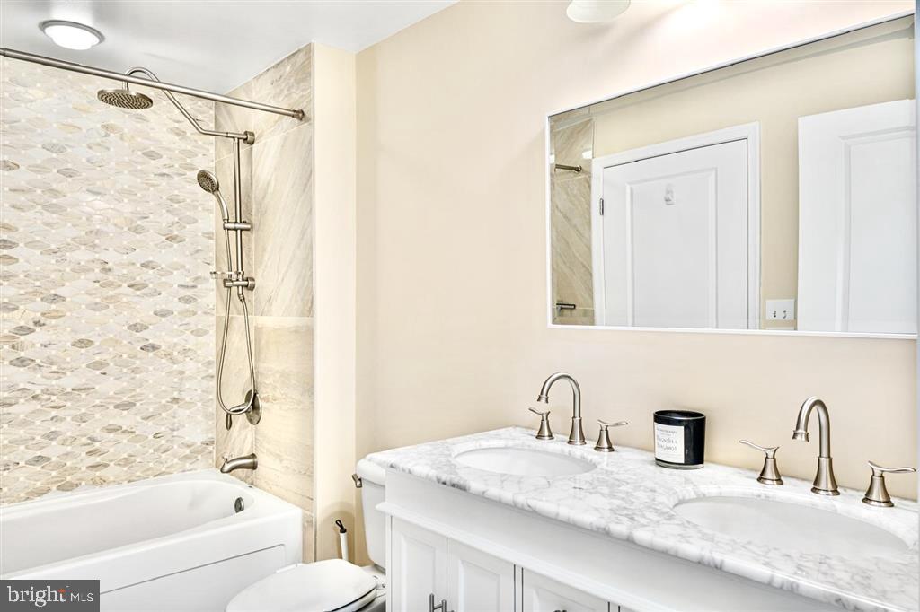 157 Fleet St #1011 Property Photo 19