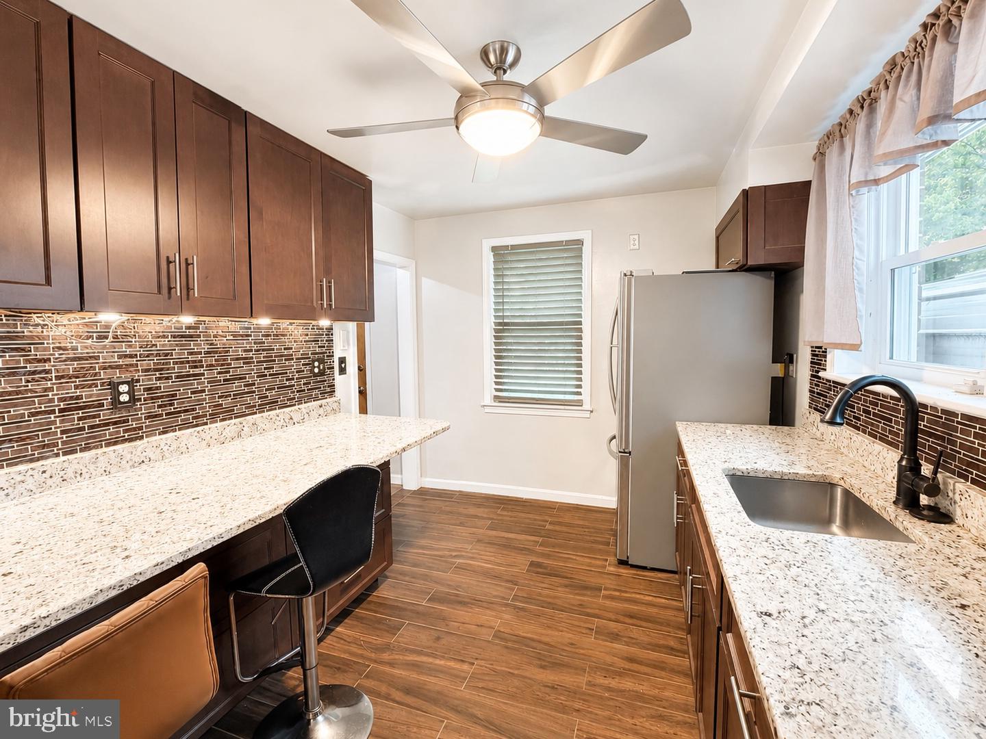 8107 Jordan Park Blvd Property Photo 4