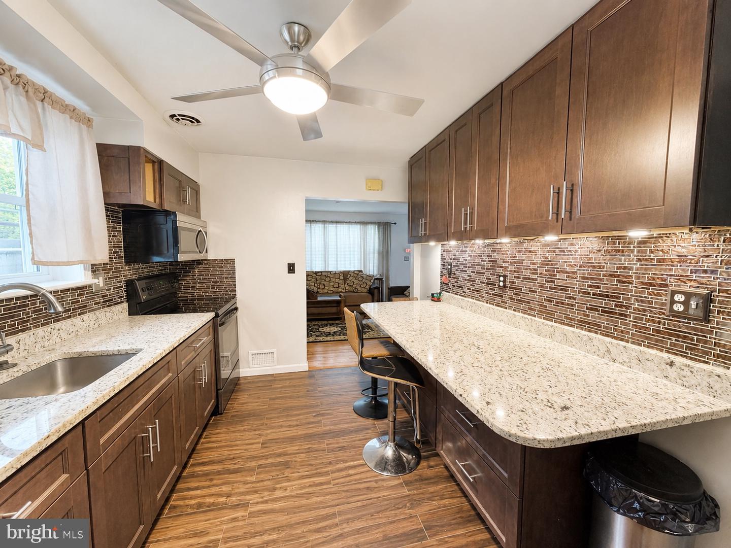 8107 Jordan Park Blvd Property Photo 5